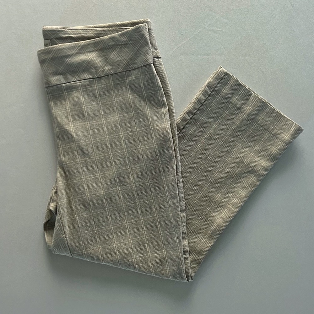 Van Heusen Light Gray Checkered Plaid Stretch Capri Pants Spring Trend Size 4
